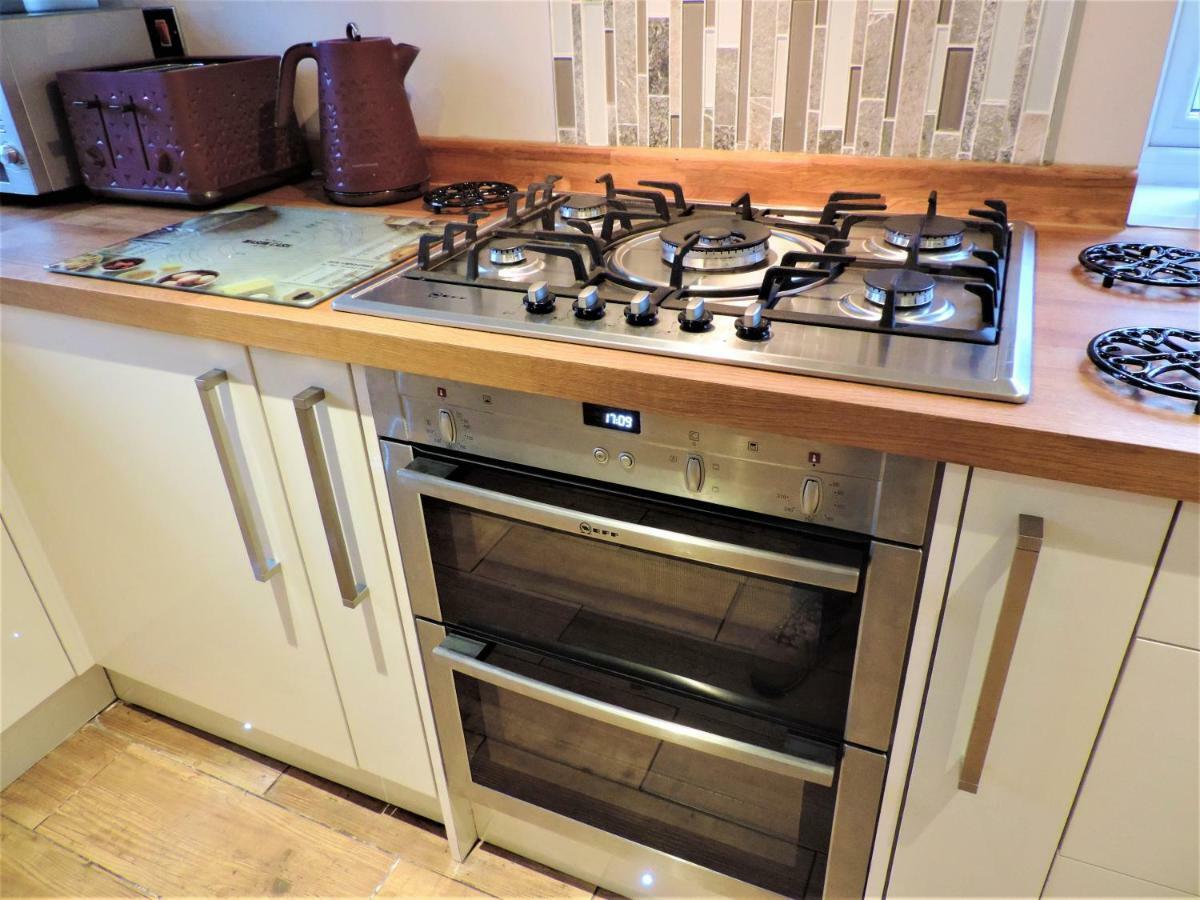3 Bed Farnborough Air Accommodation ภายนอก รูปภาพ