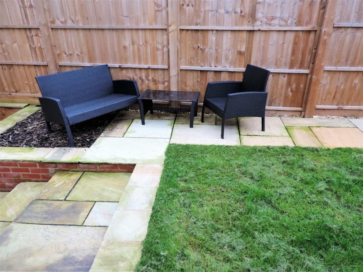 3 Bed Farnborough Air Accommodation ภายนอก รูปภาพ