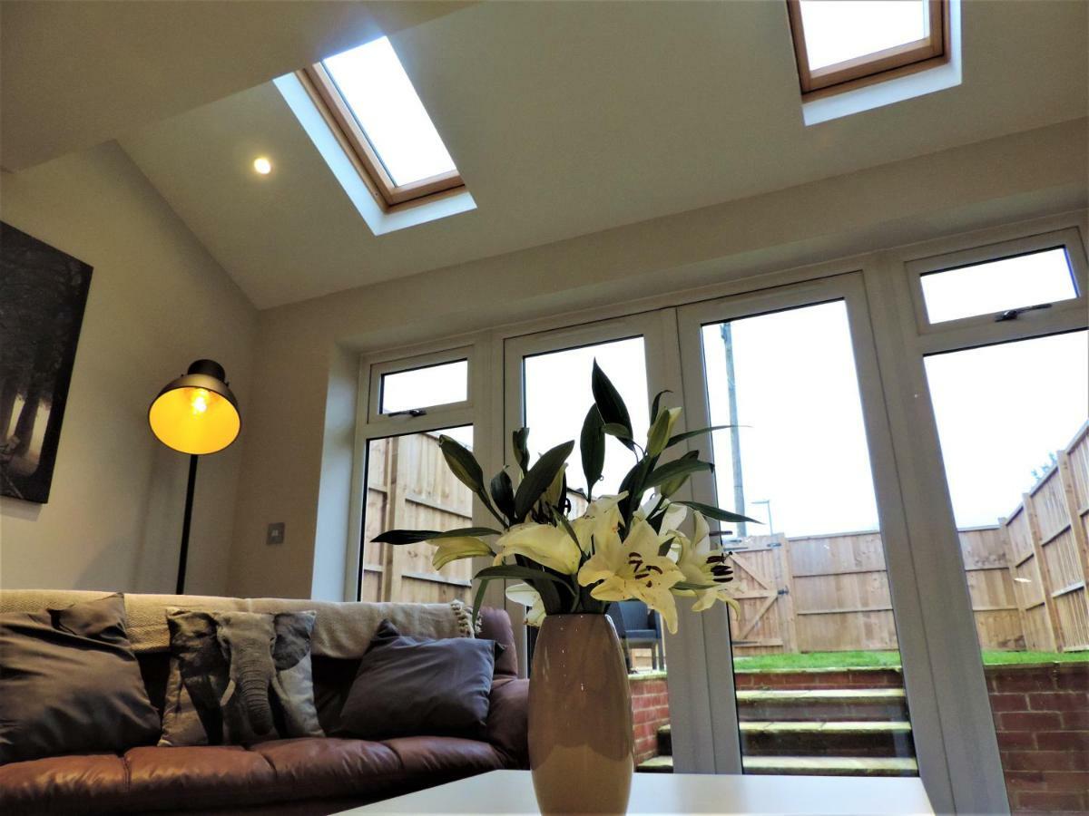 3 Bed Farnborough Air Accommodation ภายนอก รูปภาพ