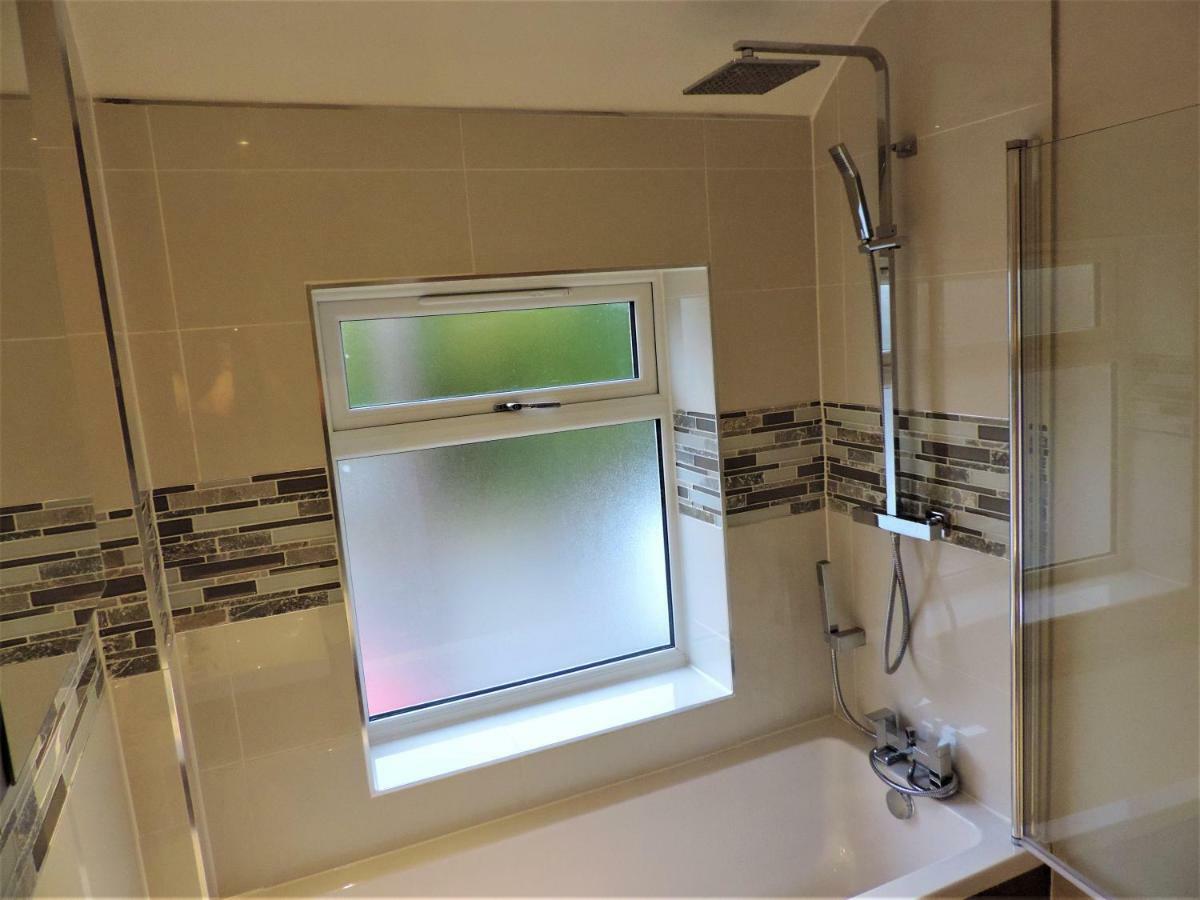3 Bed Farnborough Air Accommodation ภายนอก รูปภาพ