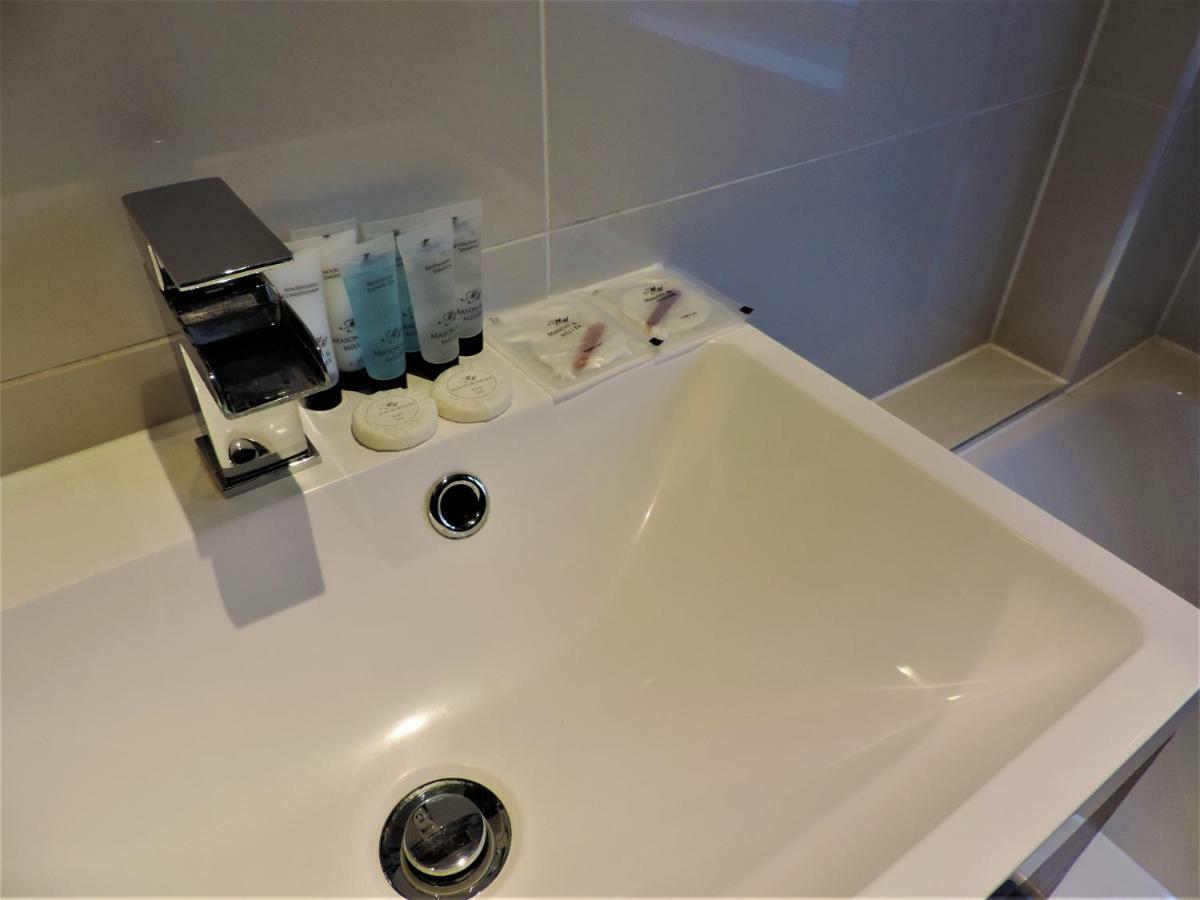 3 Bed Farnborough Air Accommodation ภายนอก รูปภาพ