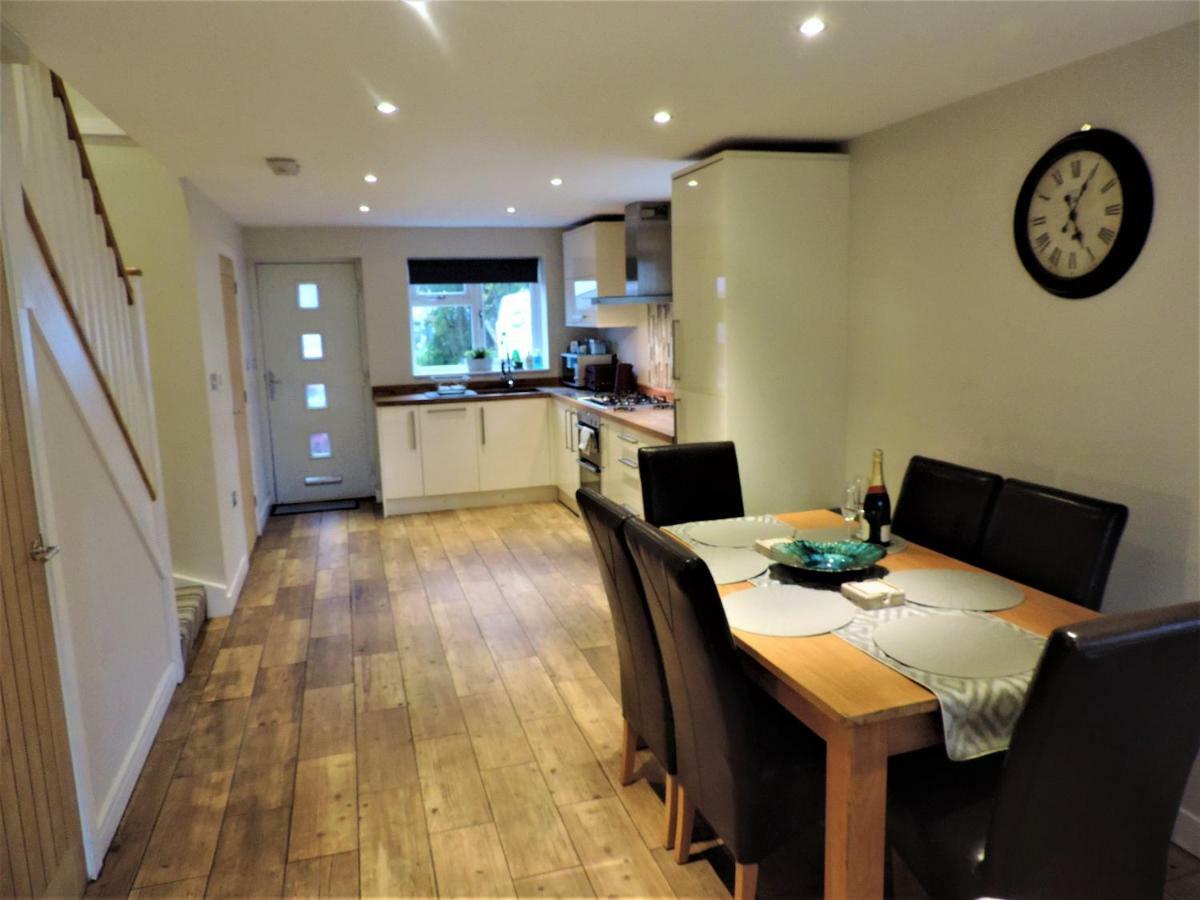 3 Bed Farnborough Air Accommodation ภายนอก รูปภาพ